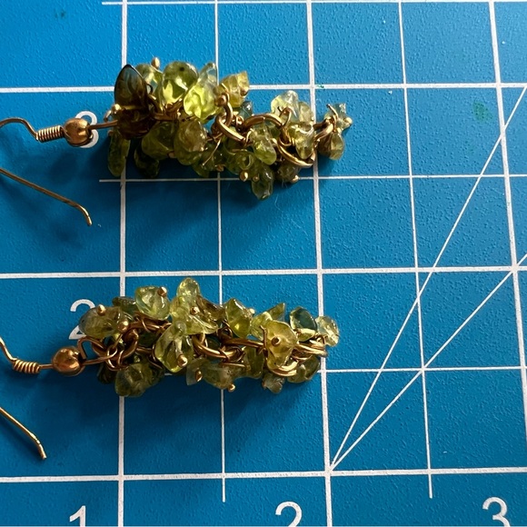 Peridot Nuggets Vintage Dangle Earrings, gold tone - Picture 4 of 4